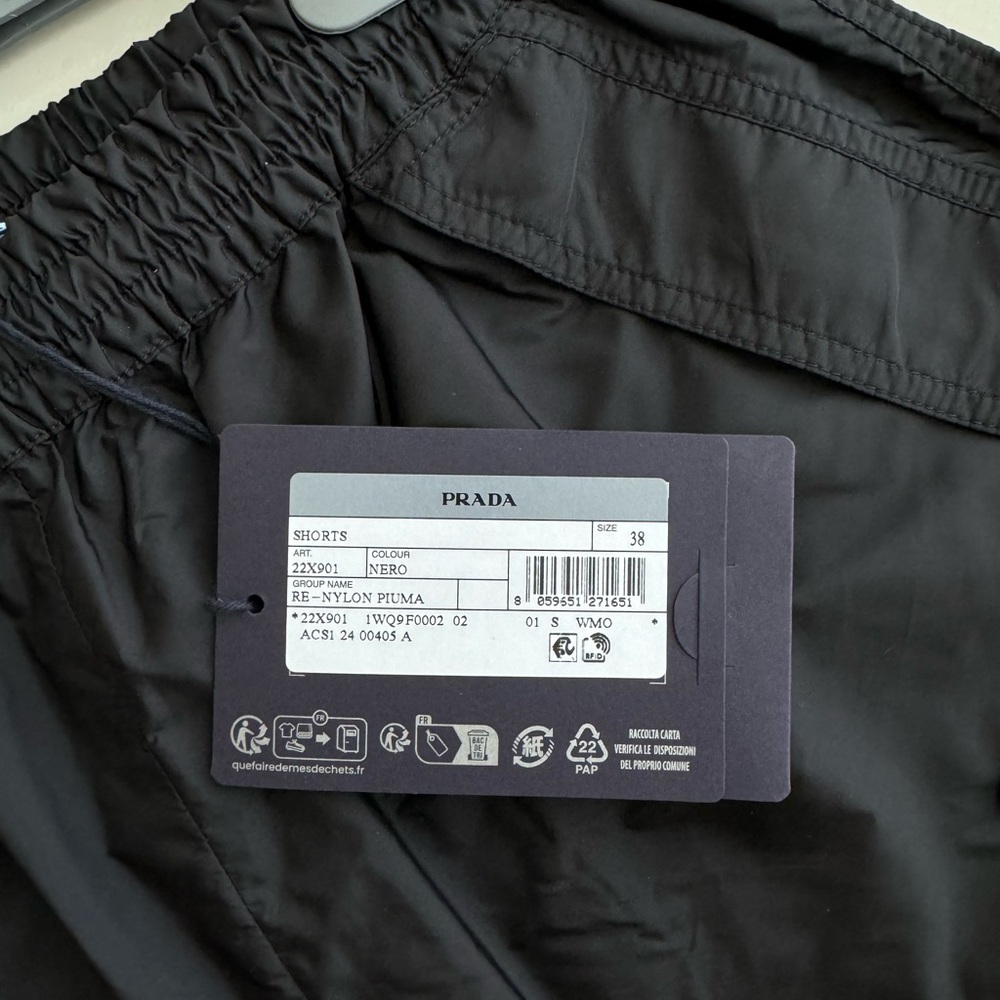 NWT Prada Light Re-Nylon Black Shorts Size 38 - Picture 5 of 7